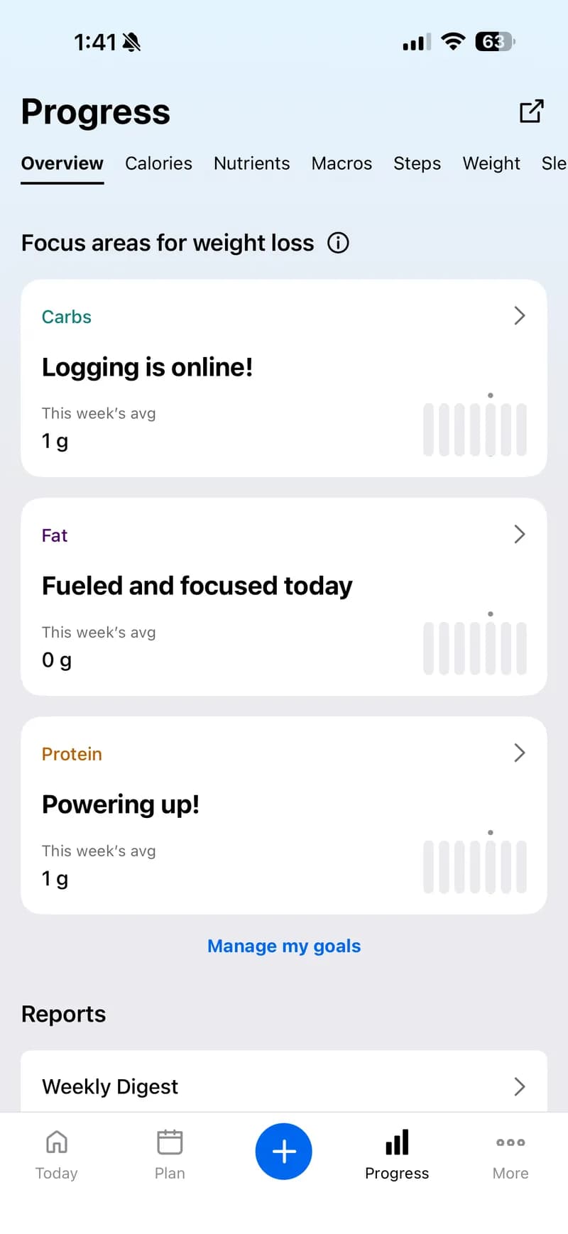 صفحة التقدم في MFP — "مناطق التركيز" العامة التي تعرض الكربوهيدرات والدهون والبروتين مع عبارات مثل "التسجيل متصل!". لا توجد رؤى قابلة للتنفيذ.